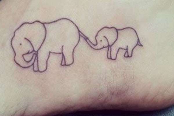Tatuaje madre e hija elefantes
