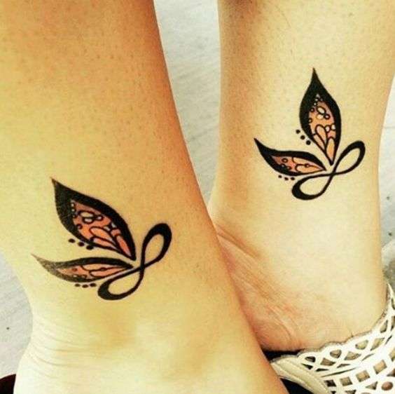 Tatuaje madre e hija mariposa