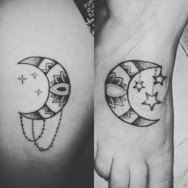 Tatuaje madre e hija luna y estrellas