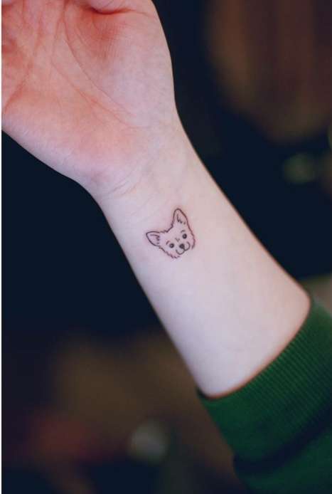 Tatuaje pequeño en la muñeca
