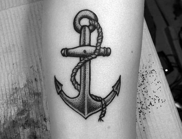 Tatuajes pequeños - ancla con cuerda
