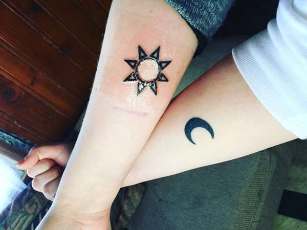 Tatuaje de mejores amigas - sol y luna