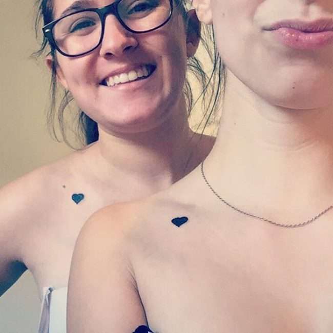 Tatuaje de mejores amigas - corazón pequeño