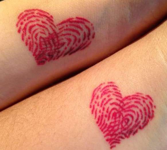Tatuaje de mejores amigas - corazón huella digital