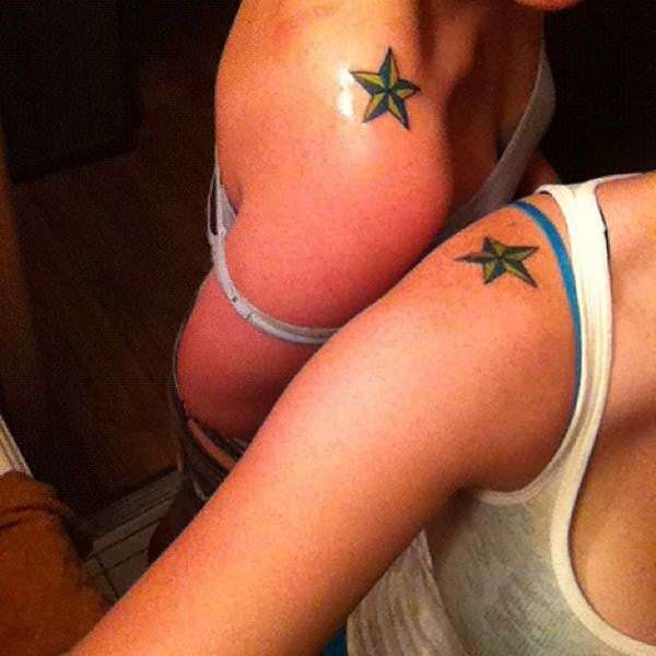 Tatuaje de mejores amigas - estrella náutica