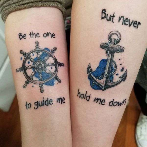 Tatuaje de mejores amigos - timón y ancla