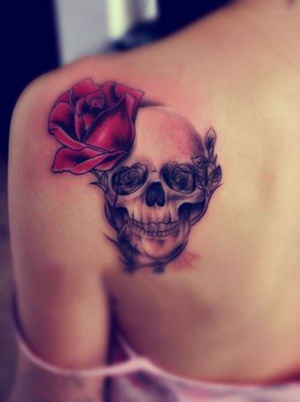 Tatuaje de calavera y rosa