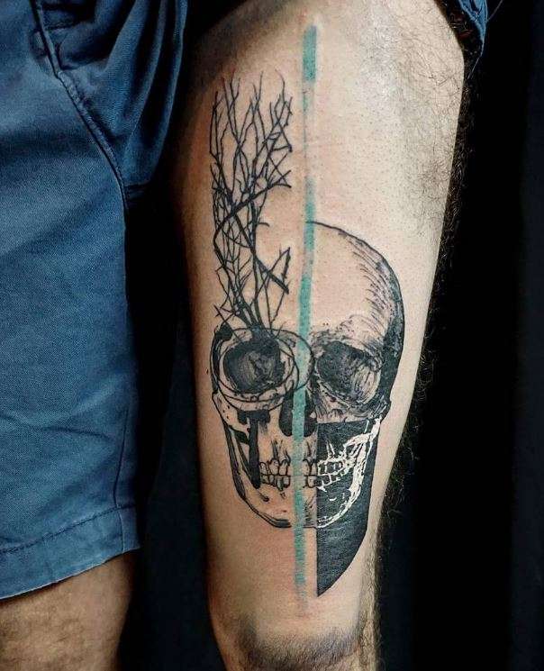 Tatuaje de calavera con detalle en color verde