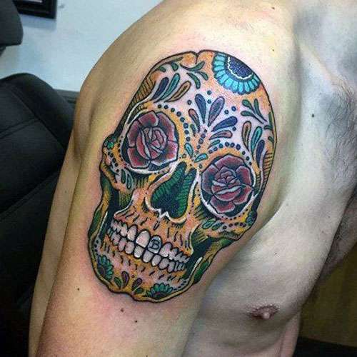 Tatuaje de calavera en el hombro