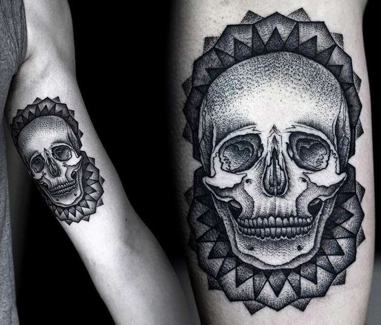 Tatuaje de calavera en el brazo