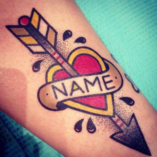 Tatuaje de flecha Old School