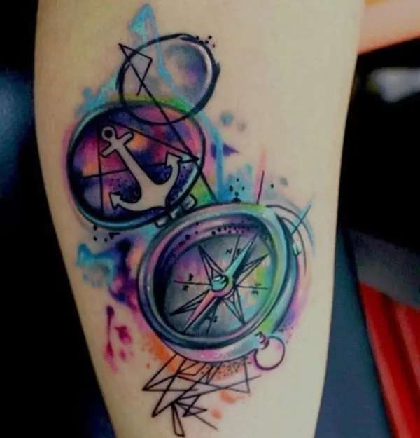 Tatuaje de brújula en acuarela