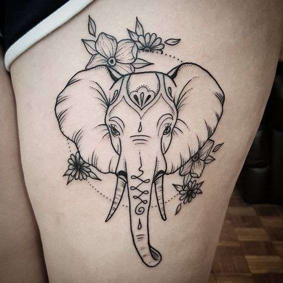 Tatuaje de elefante en el muslo