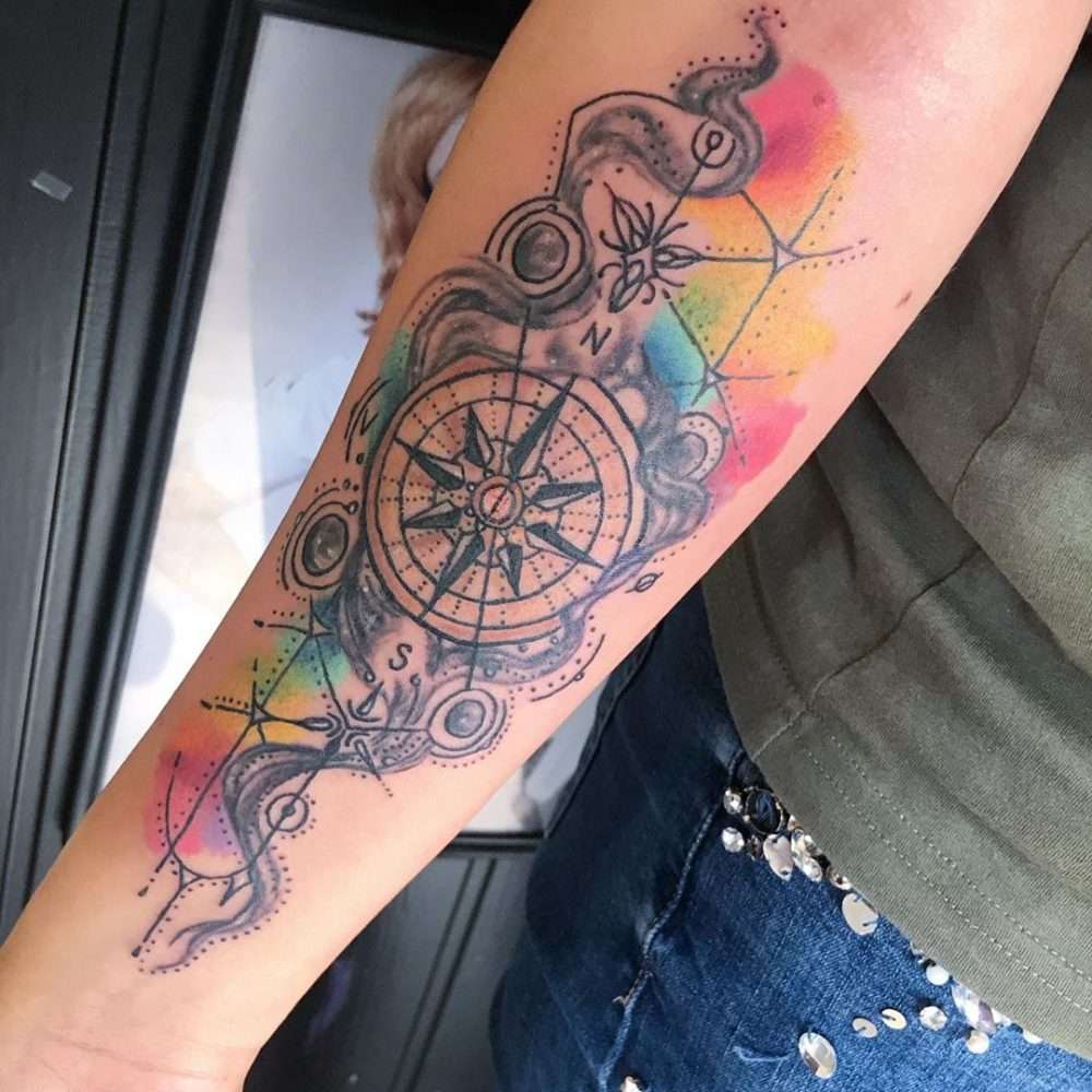 Tatuaje de brújula acuarela