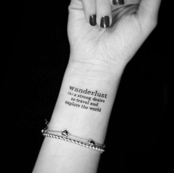 Tatuajes en la muñeca: frase