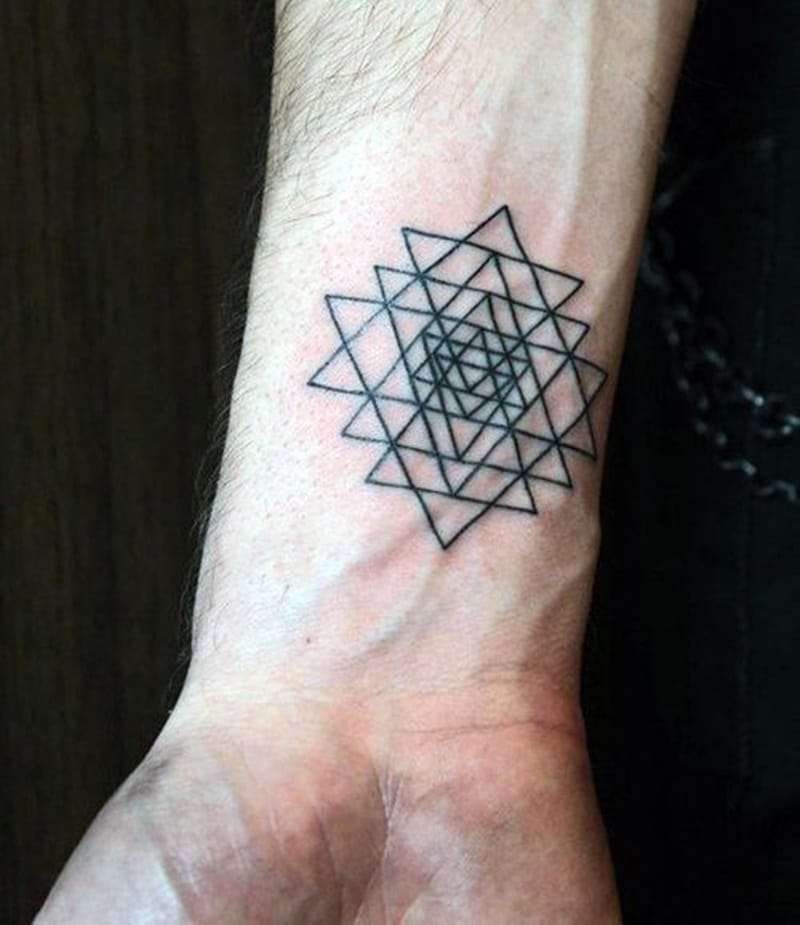 Tatuajes en la muñeca: geométrico