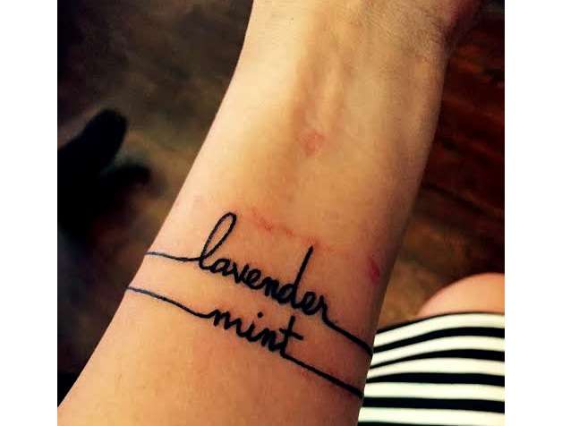 Tatuajes en la muñeca: palabras