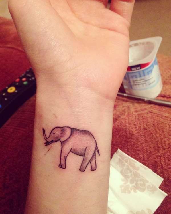 Tatuajes en la muñeca: elefante