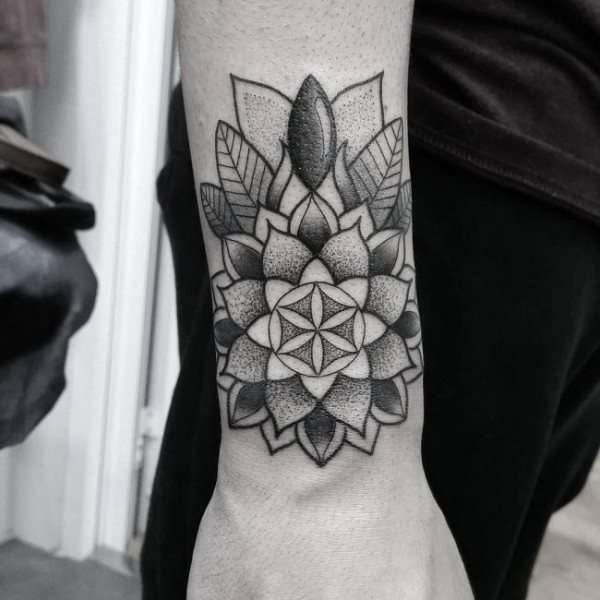 Tatuajes en la muñeca: mandala