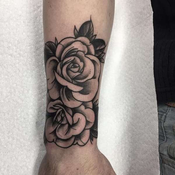 Tatuajes en la muñeca: rosas