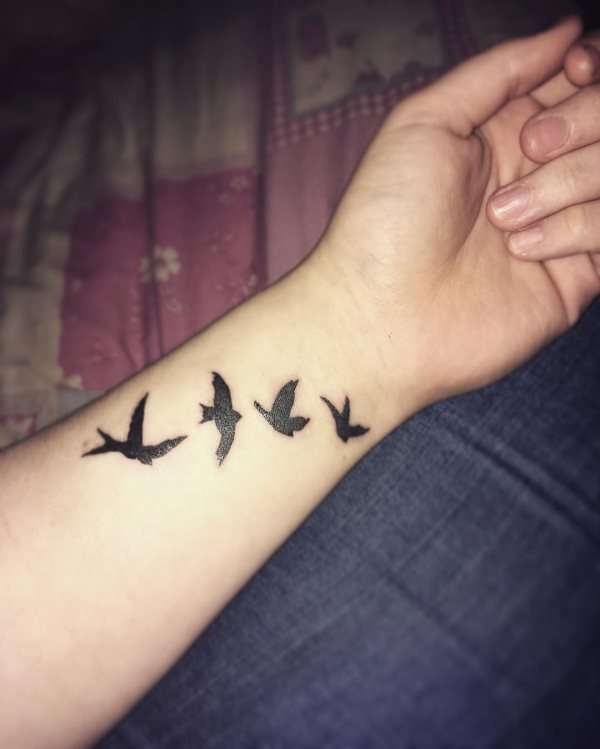 Tatuajes en la muñeca: aves