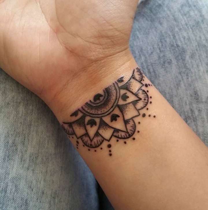 Tatuajes en la muñeca: medio mandala