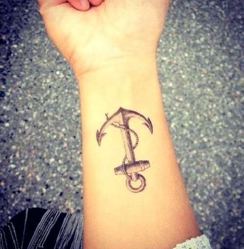Tatuajes en la muñeca: ancla
