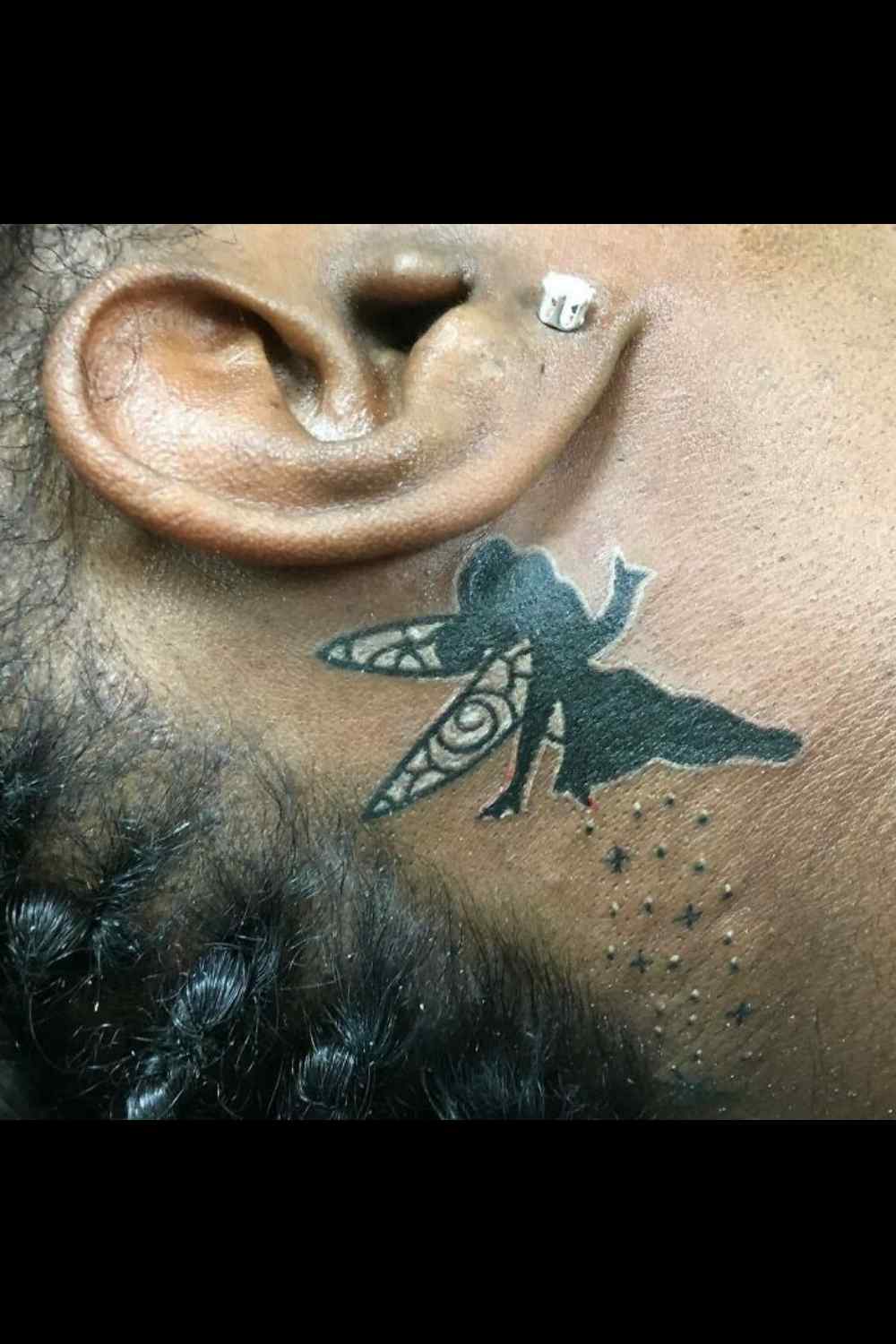 tatuajes en el oído